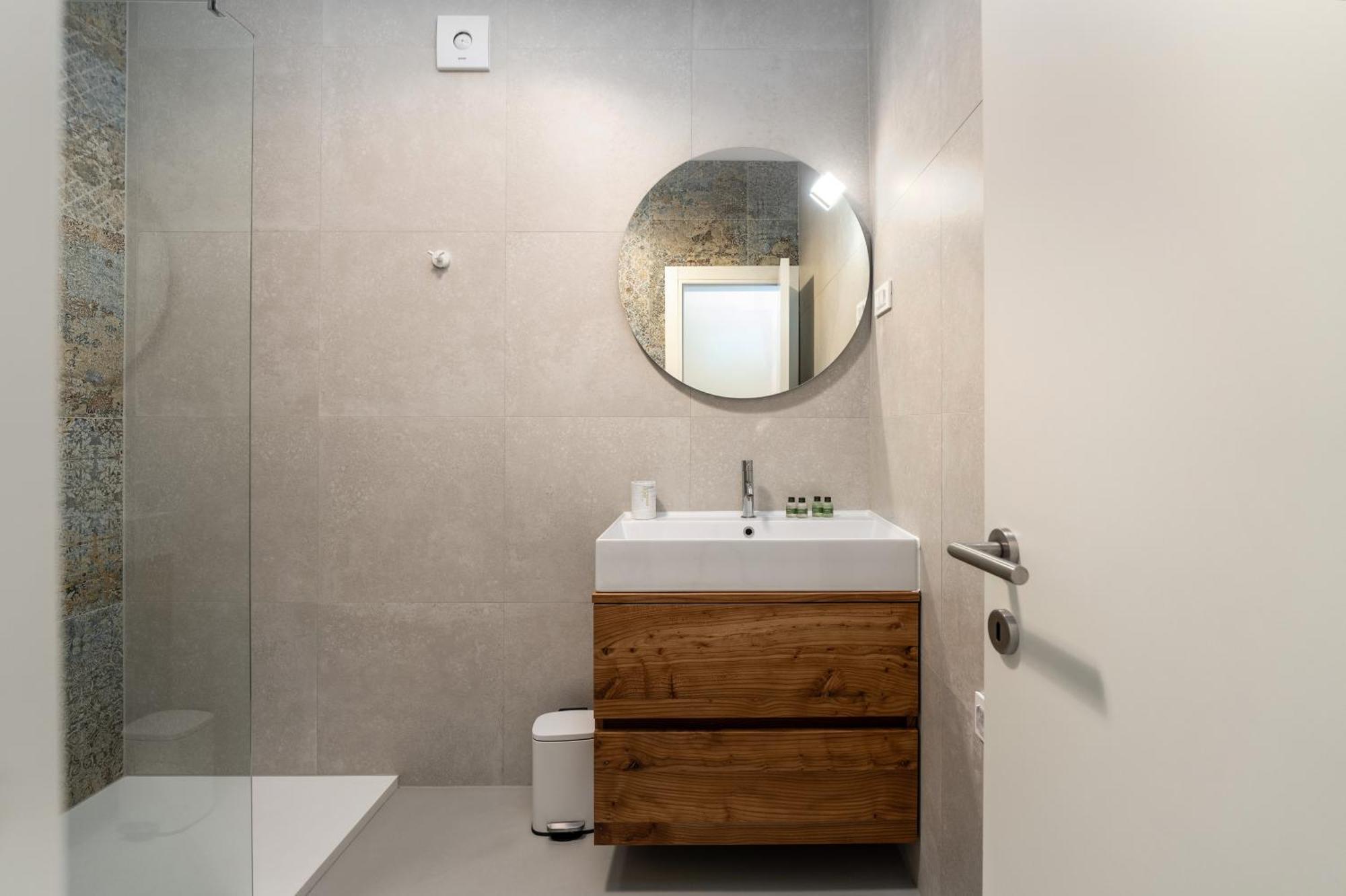 Luxury Apartments Villa San Avia บานโจเล ภายนอก รูปภาพ