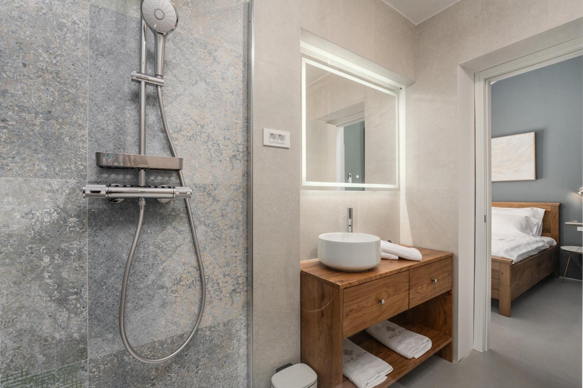 Luxury Apartments Villa San Avia บานโจเล ภายนอก รูปภาพ