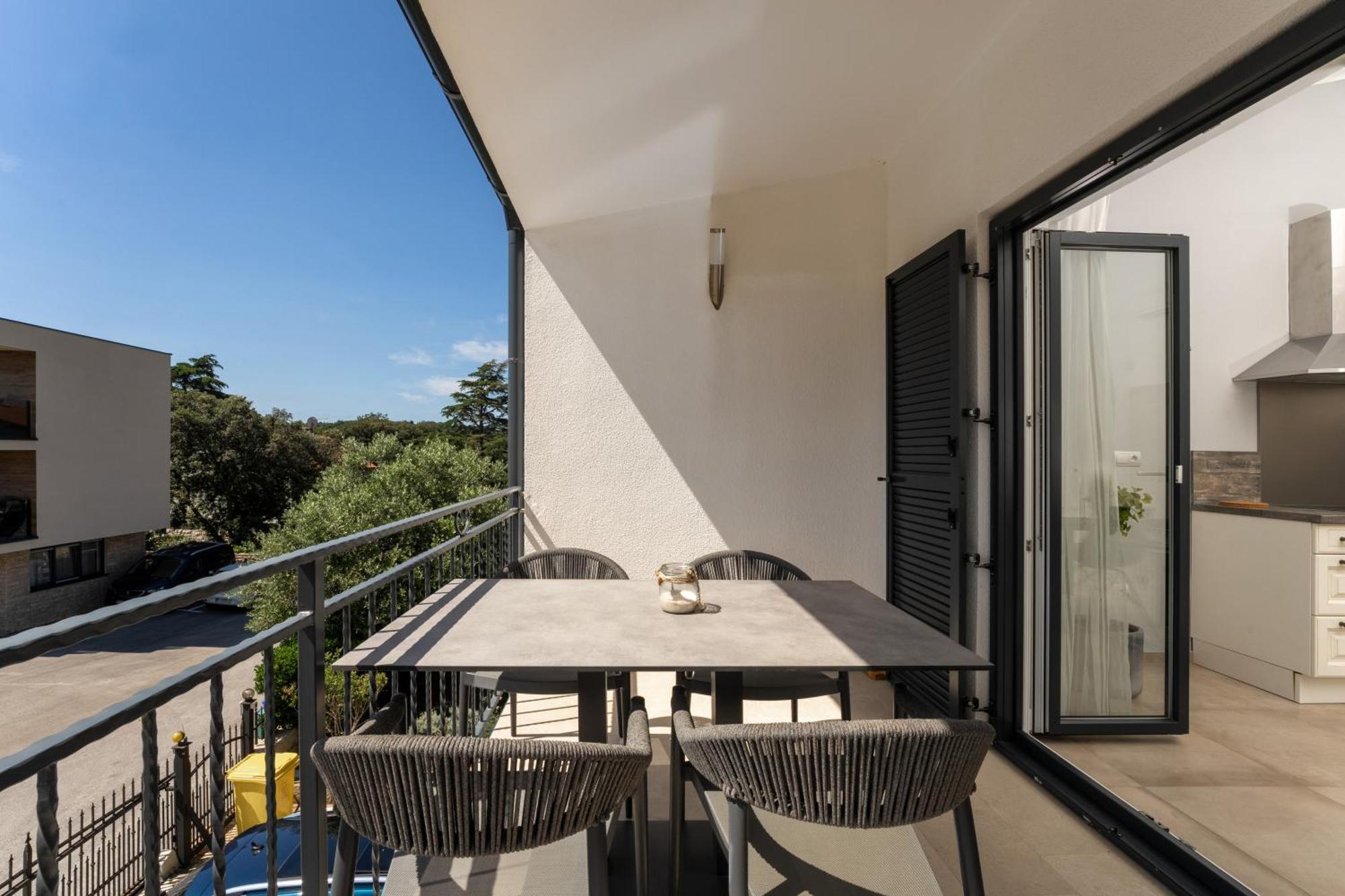 Luxury Apartments Villa San Avia บานโจเล ภายนอก รูปภาพ